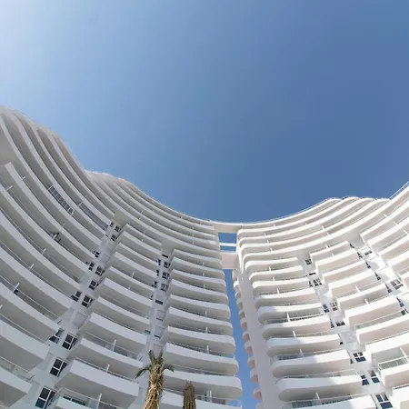 Global Properties, Con Terraza Y Vistas Al Mar Y A La Montana
