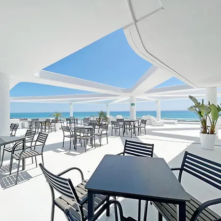 Global Properties, Con Terraza Y Vistas Al Mar Y A La Montana *