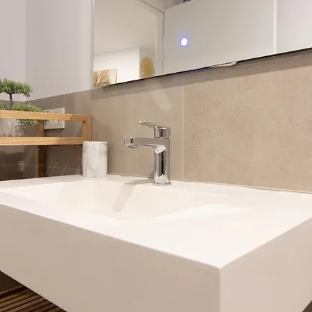 Global Properties, Con Terraza Y Vistas Al Mar Y A La Montana Apartamento *